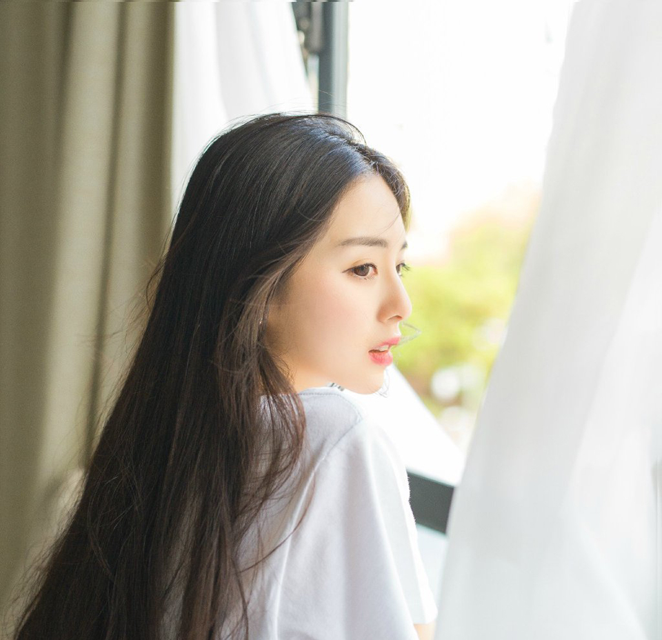 师兄妹恋，大概就是感觉多了一个爸爸疼爱自己那样，一直被他宠爱着照顾着。